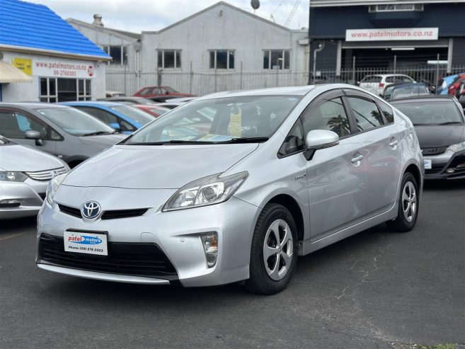 2014 Toyota Prius S / ALLOYS /BACK MONITOR / PUSH START Sedan Automatic