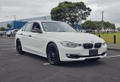 2013 BMW 320i Luxury Edition* Leather Seats* Twin Power Tubro* Key-Less, alloys, push start**