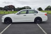 2013 BMW 320i Luxury Edition* Leather Seats* Twin Power Tubro* Key-Less, alloys, push start**