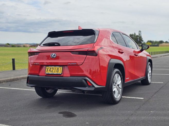 2020 Lexus UX 250H Hybrid,Full Leather, Low Mileage* DYNAMIC RADAR CRUISE CONTROL, Parking Senors