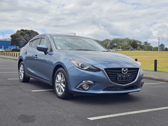 2014 Mazda Axela S Hybrid*Reverse Camera*Cruise Control*Skyactiv** Push start, Key-less, Black Interior*