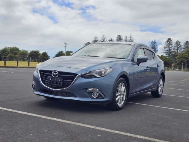 2014 Mazda Axela S Hybrid*Reverse Camera*Cruise Control*Skyactiv** Push start, Key-less, Black Interior*