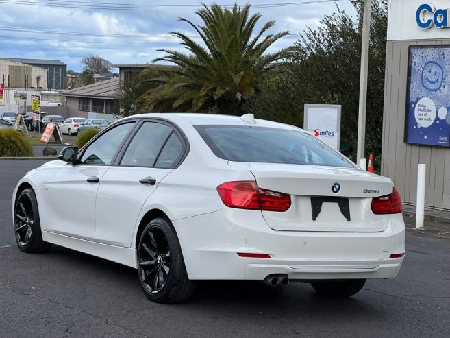 2012 BMW 328i Leather+Heating Seats/Multi Airbags/Reverse Camera* i-Drive+Smart Key+Alloys**