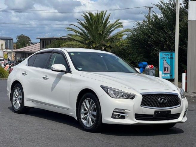 2014 Nissan Skyline Leather interior-17” Sporty Alloys-HID (xenon lights)