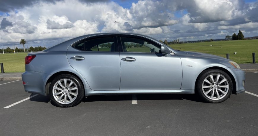 2007 Lexus IS 250 Sunroof** Alloys, Reversing Camera** Weekend Special** Parking sensors, cruise control, key-less