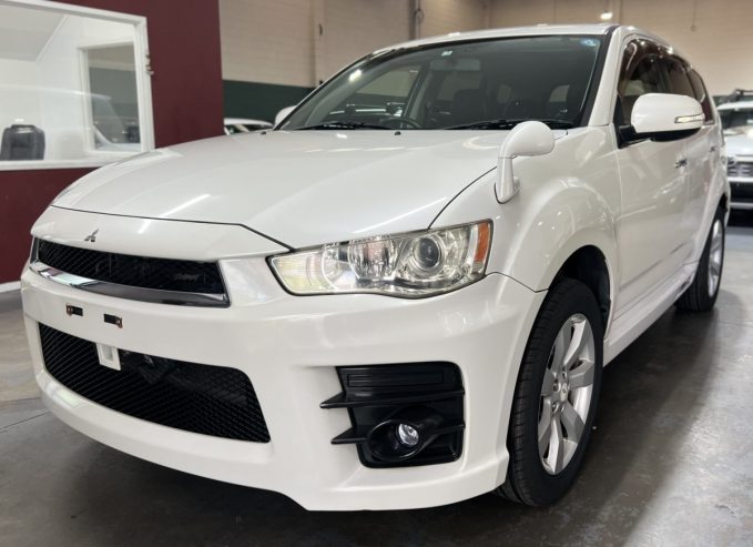 2011 Mitsubishi Outlander ** 7 Seats ** ROADEST 20G ** Alloys ** Bluetooth ** ** EARLY CHRISTMAS CLEARANCE SALES**