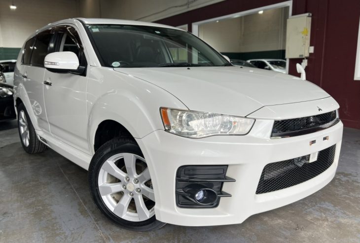 2011 Mitsubishi Outlander ** 7 Seats ** ROADEST 20G ** Alloys ** Bluetooth ** ** EARLY CHRISTMAS CLEARANCE SALES**