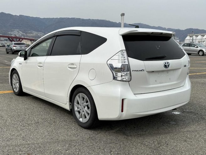 2012 Toyota Prius ALPHA Hybrid**Cruise control/Rear spoiler/Steering contrl**