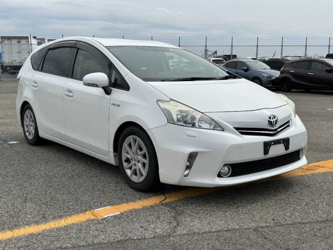 2012 Toyota Prius ALPHA Hybrid**Cruise control/Rear spoiler/Steering contrl**