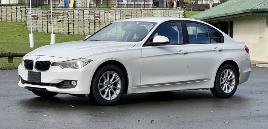 2013 BMW 320i ** PUSH START ** PARKING SENSORS ** ALLOYS ** REVERSE CAMERA ** ** ON SPECIAL ** JUST ARRIVED