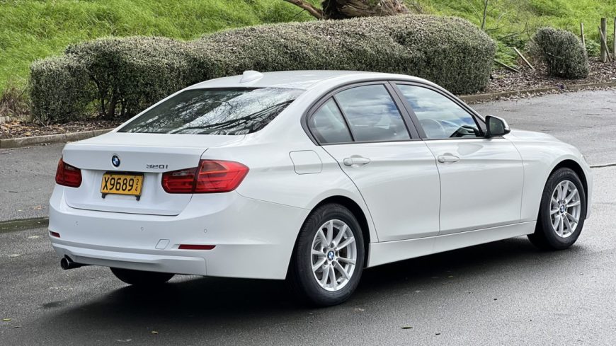 2013 BMW 320i ** PUSH START ** PARKING SENSORS ** ALLOYS ** REVERSE CAMERA ** ** ON SPECIAL ** JUST ARRIVED