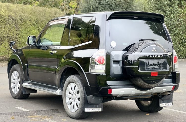 2011 Mitsubishi Pajero ** SUNROOF ** 4WD ** CRUISE CONTROL ** HEATED SEATS ** ** ON SPECIAL ** JUST ARRIVED