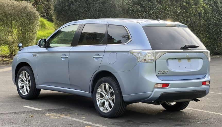 2014 Mitsubishi Outlander ** PUSH START ** HYBRID **PHEV G SAFETY PACKG** REVERSE CAMERA ** ** ON SPECIAL ** JUST ARRIVED