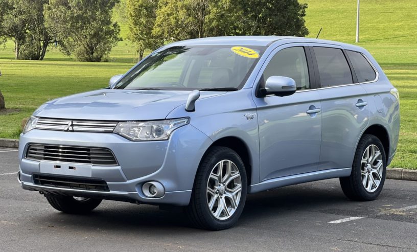 2014 Mitsubishi Outlander ** PUSH START ** HYBRID **PHEV G SAFETY PACKG** REVERSE CAMERA ** ** ON SPECIAL ** JUST ARRIVED