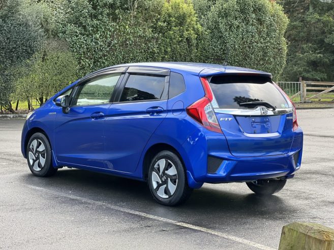 2013 Honda Fit ** PUSH START ** HYBRID ** REVERSE CAMERA ** ** ON SPECIAL ** JUST ARRIVED