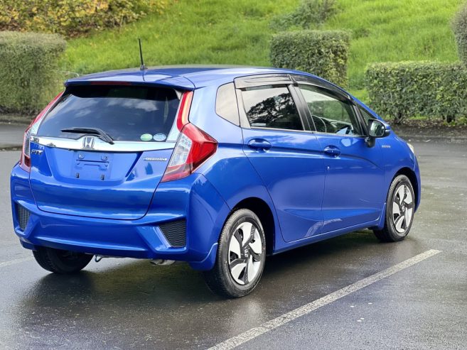 2013 Honda Fit ** PUSH START ** HYBRID ** REVERSE CAMERA ** ** ON SPECIAL ** JUST ARRIVED