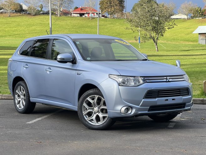 2014 Mitsubishi Outlander ** PUSH START ** HYBRID **PHEV G SAFETY PACKG** REVERSE CAMERA ** ** ON SPECIAL ** JUST ARRIVED