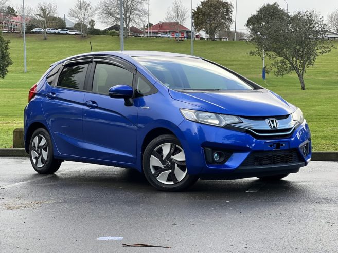 2013 Honda Fit ** PUSH START ** HYBRID ** REVERSE CAMERA ** ** ON SPECIAL ** JUST ARRIVED