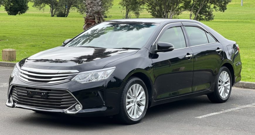 2015 Toyota Camry ** PUSH START ** HYBRID ** ALLOYS ** REVERSE CAMERA ** ** ON SPECIAL ** JUST ARRIVED