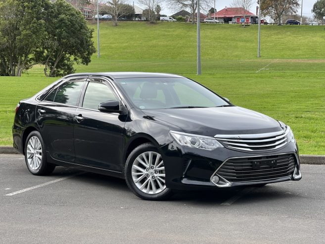 2015 Toyota Camry ** PUSH START ** HYBRID ** ALLOYS ** REVERSE CAMERA ** ** ON SPECIAL ** JUST ARRIVED