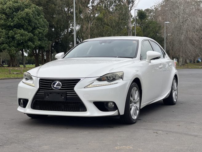 2013 Lexus IS 300h Alloys, Reversing Camera** Weekend Special Cruise Control, Electric Seats