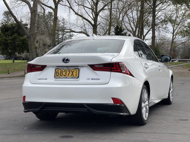 2013 Lexus IS 300h Alloys, Reversing Camera** Weekend Special Cruise Control, Electric Seats