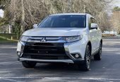 2016 Mitsubishi Outlander 20G, 7 Seats, Paddle Shift, Cruise Control Safety Package, Reverse Camera, Black Interior