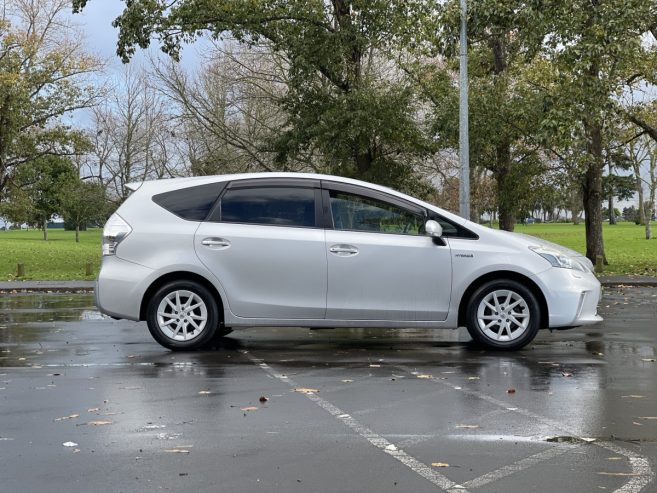 2013 Toyota Prius Alpha, G-Package, Hybrid 7 Seats, Cruise Control, Alloys, Reversing Camera