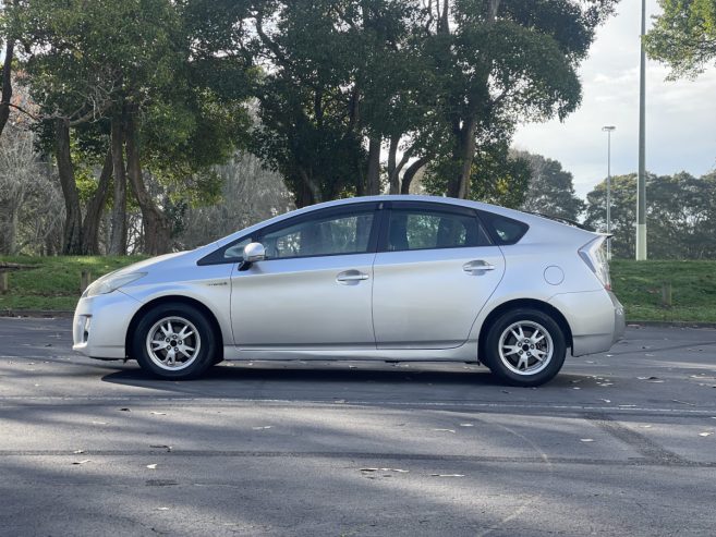 2010 Toyota Prius S-Package, Alloys, Key-Less Reversing Camera, Push Start, on special**