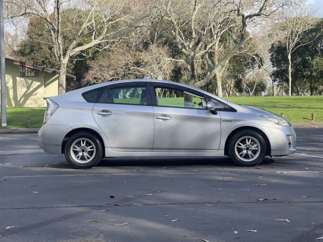 2010 Toyota Prius S-Package, Alloys, Key-Less Reversing Camera, Push Start, on special**