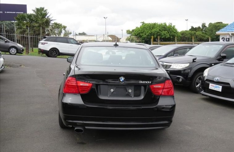 2011 BMW 320i Very low km, 1990cc Petrol Sedan Automatic