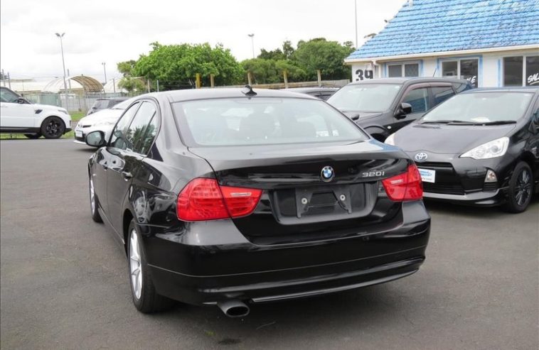 2011 BMW 320i Very low km, 1990cc Petrol Sedan Automatic