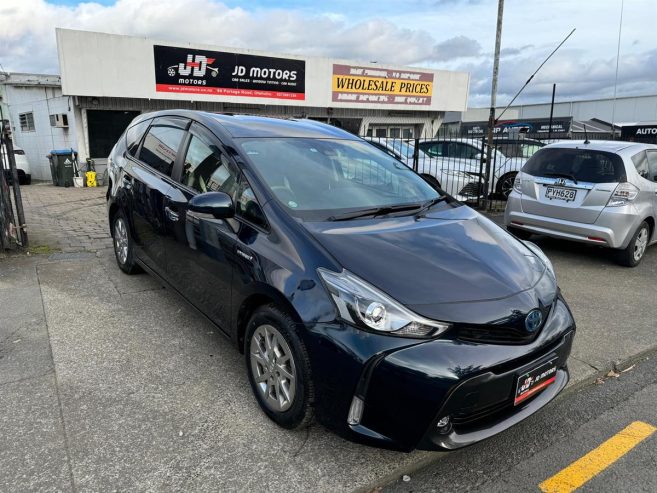 2019 Toyota Prius Alpha 5 Seater Low Kms with Radar Cruise/ LDA/ Heated Seats Station Wagon Automatic Hybrid/ Rev. Camera/ Mags/ Bluetooth/ Heated FR. Seats