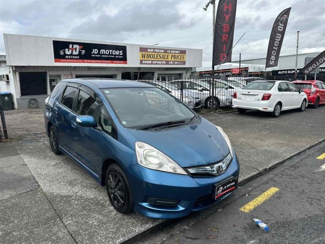 2012 Honda Fit Shuttle Hybrid with Cruise Control/ Leather Interior Station Wagon Automatic 1 Year Warranty with 1 Year Roadside Service