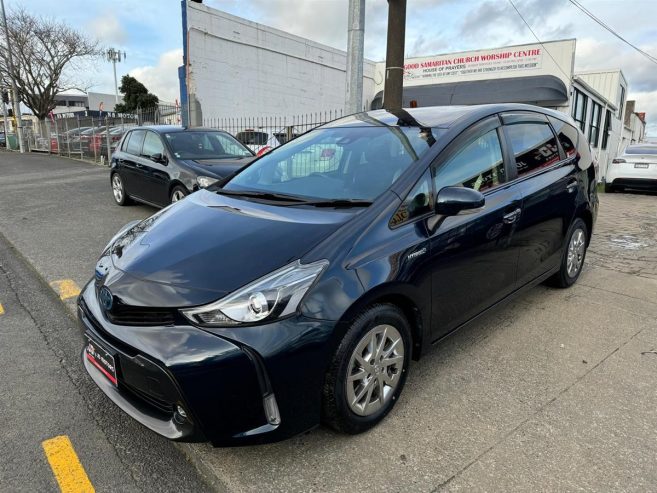 2019 Toyota Prius Alpha 5 Seater Low Kms with Radar Cruise/ LDA/ Heated Seats Station Wagon Automatic Hybrid/ Rev. Camera/ Mags/ Bluetooth/ Heated FR. Seats