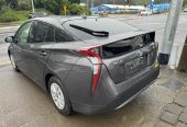 2018 Toyota Prius S Hybrid with Radar Cruise/ Rev. Camera Hatchback Automatic Hybrid/ Rev. Camera/ Mags/ Bluetooth Audio/ LDA/ Auto High Beam