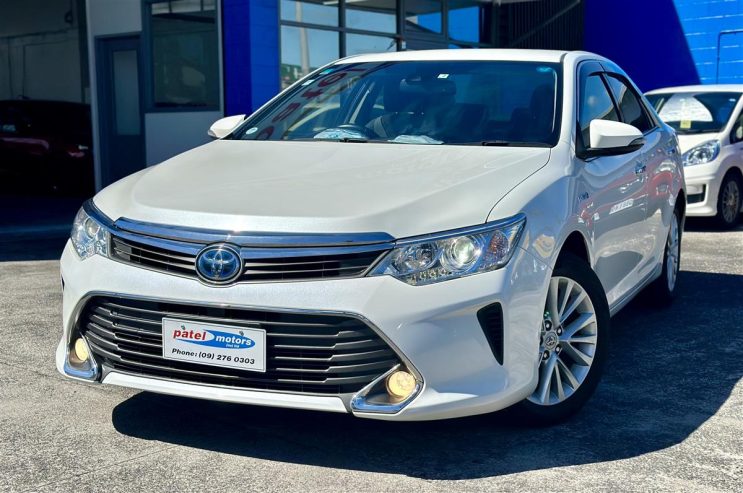 2015 Toyota Camry HYBRID G PACKAGE / ALLOYS/ BACK CAMERA / CRUISE CONTROL Sedan Automatic