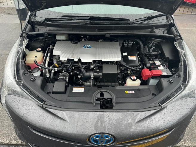 2018 Toyota Prius S Hybrid with Radar Cruise/ Rev. Camera Hatchback Automatic Hybrid/ Rev. Camera/ Mags/ Bluetooth Audio/ LDA/ Auto High Beam