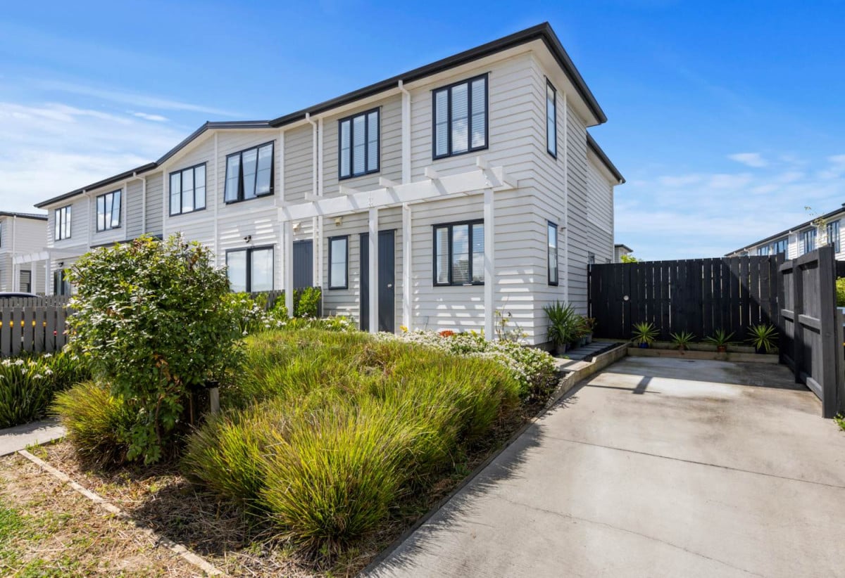 Freehold 3 beds 1.5 baths home with 2 car parks, Reserve Views, Walking distance to Kauri Flat School, Easy drive to popular Bruce Pulman Sports Hub, Takanini & Papakura Town Centre, 17 Saddleback Crescent, Papakura, Auckland