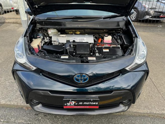 2019 Toyota Prius Alpha 5 Seater Low Kms with Radar Cruise/ LDA/ Heated Seats Station Wagon Automatic Hybrid/ Rev. Camera/ Mags/ Bluetooth/ Heated FR. Seats