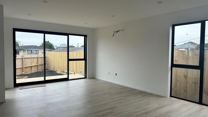 7/5 Thompson Street, Mangere East, Auckland