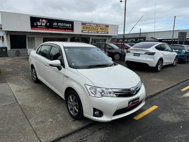 2013 Toyota Corolla Axio Hybrid G Spec Low Kms Sedan Automatic Hybrid/ Mags/ Bluetooth Audio/ Rev. Camera