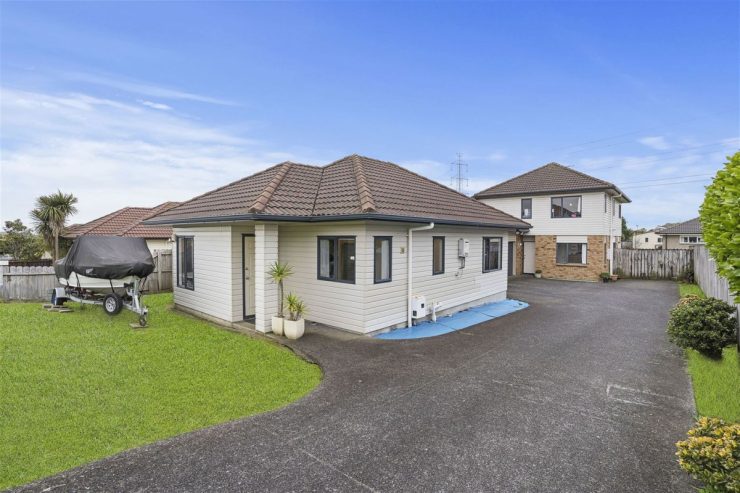 18 & 18A Carrick Glen Avenue, Flat Bush, Auckland