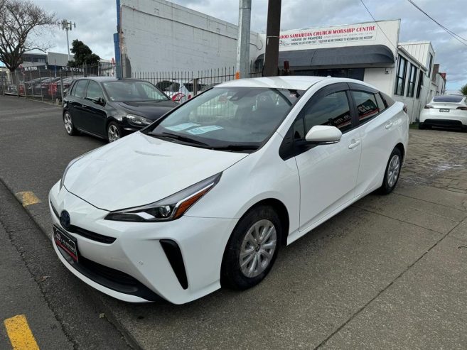 2022 Toyota Prius S New Shape Very Low Kms with Apple CarPlay Sedan Automatic Hybrid/Bluetooth/ Apple CarPlay/ Rev. Camera/ Fr. & Rr. Parking Sensors