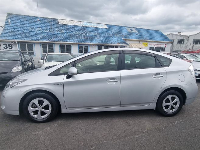 2015 Toyota Prius 1.8 S / HYBRID / BACK CAMERA / ALLOYS Sedan Automatic