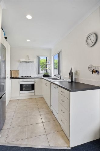 18 & 18A Carrick Glen Avenue, Flat Bush, Auckland