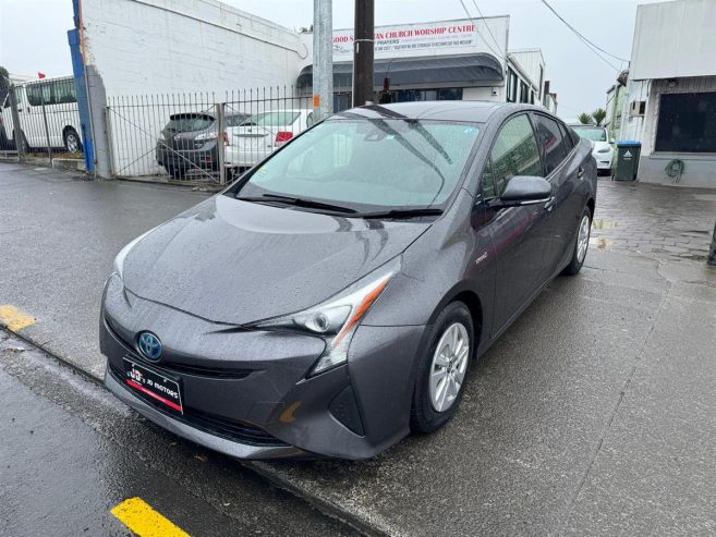 2018 Toyota Prius S Hybrid with Radar Cruise/ Rev. Camera Hatchback Automatic Hybrid/ Rev. Camera/ Mags/ Bluetooth Audio/ LDA/ Auto High Beam