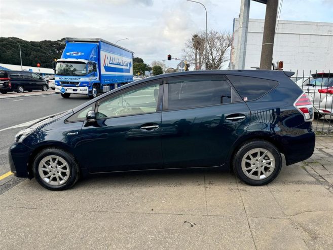 2019 Toyota Prius Alpha 5 Seater Low Kms with Radar Cruise/ LDA/ Heated Seats Station Wagon Automatic Hybrid/ Rev. Camera/ Mags/ Bluetooth/ Heated FR. Seats