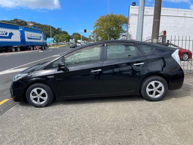 2012 Toyota Prius PHV with Free 5000KMS RUC/ All New Tyres/ Rev. Camera Sedan Automatic Hybrid/ Heated Seats/ Rev. Camera/ All New Tyres