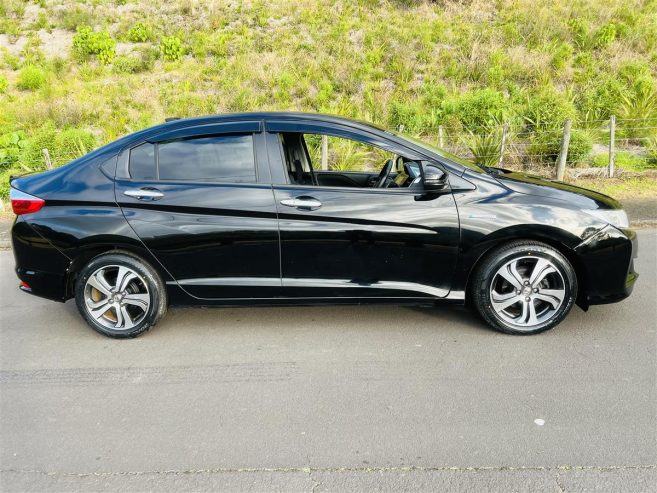 2015 Honda Grace EX LEATHER CRUISE CONTROL Sedan Automatic REVERSING CAMERA BRAND NEW TYRES